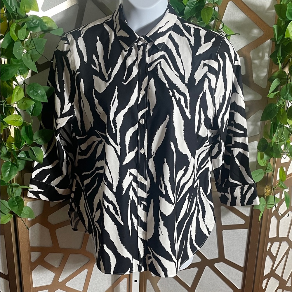 Chico's No Iron Blouse with 3/4 Sleeves